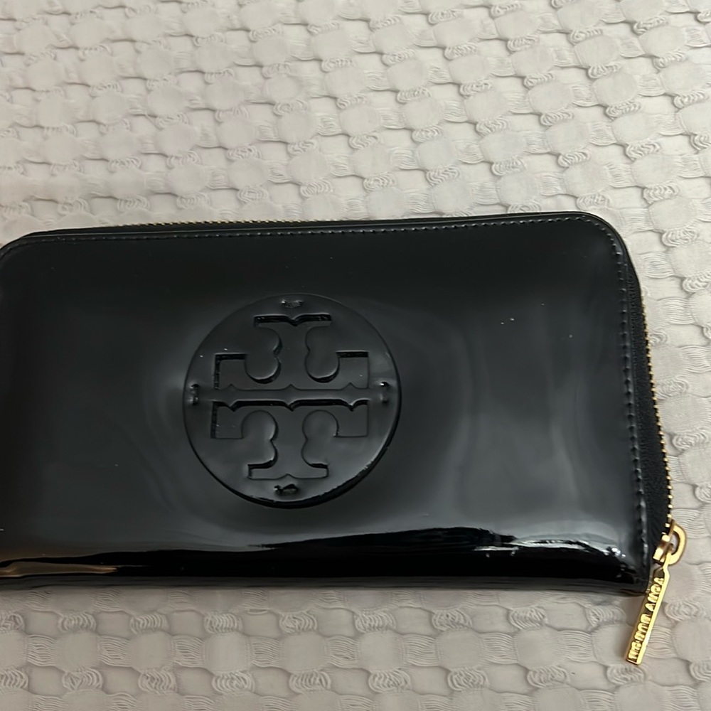Tory Burch Women's Black Patent Leather Continental Wallet, like new